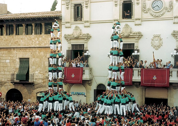 Tres i quatre de nou amb folre simultànis. Castellers de Vilafranca