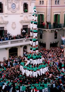 Castellers de Vilafranca - Primer Tres de deu amb folre i manilles carregat de la història 3d10fm 3de10fm